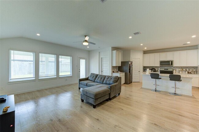 Building Photo - 30026 Gallatin River Ln