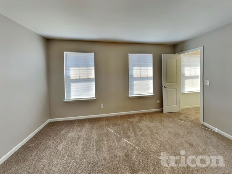 Building Photo - 120 Altondale Dr