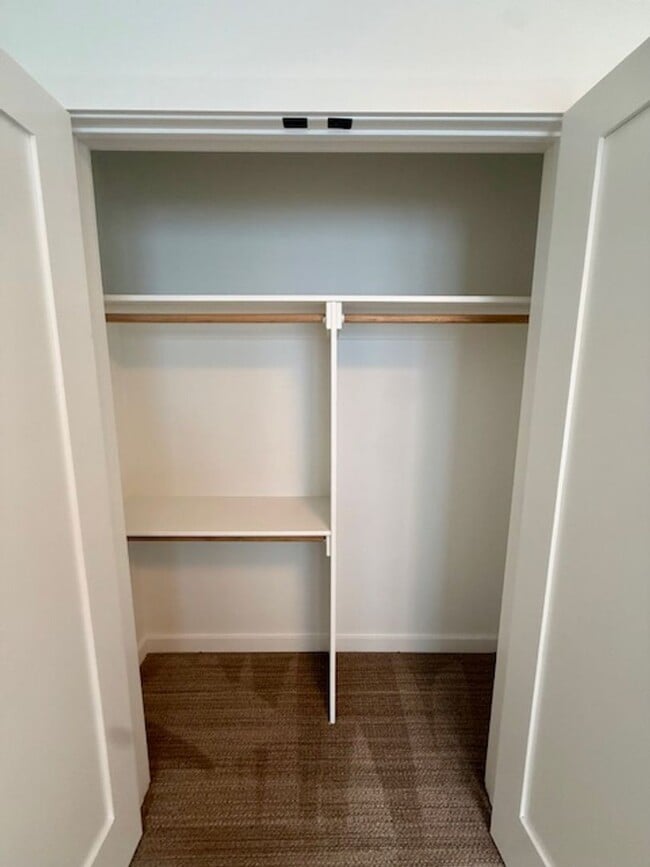 Building Photo - Single Family HOME with 3 Bedrooms 2 1/2 Bathrooms - Where Mountains meet you at upscale living!