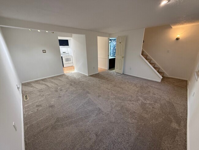 Building Photo - 111 Roberts Dr