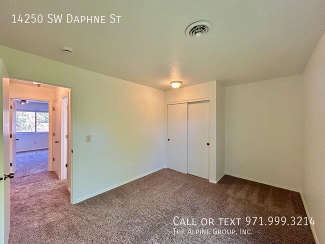 Building Photo - 14250 SW Daphne St