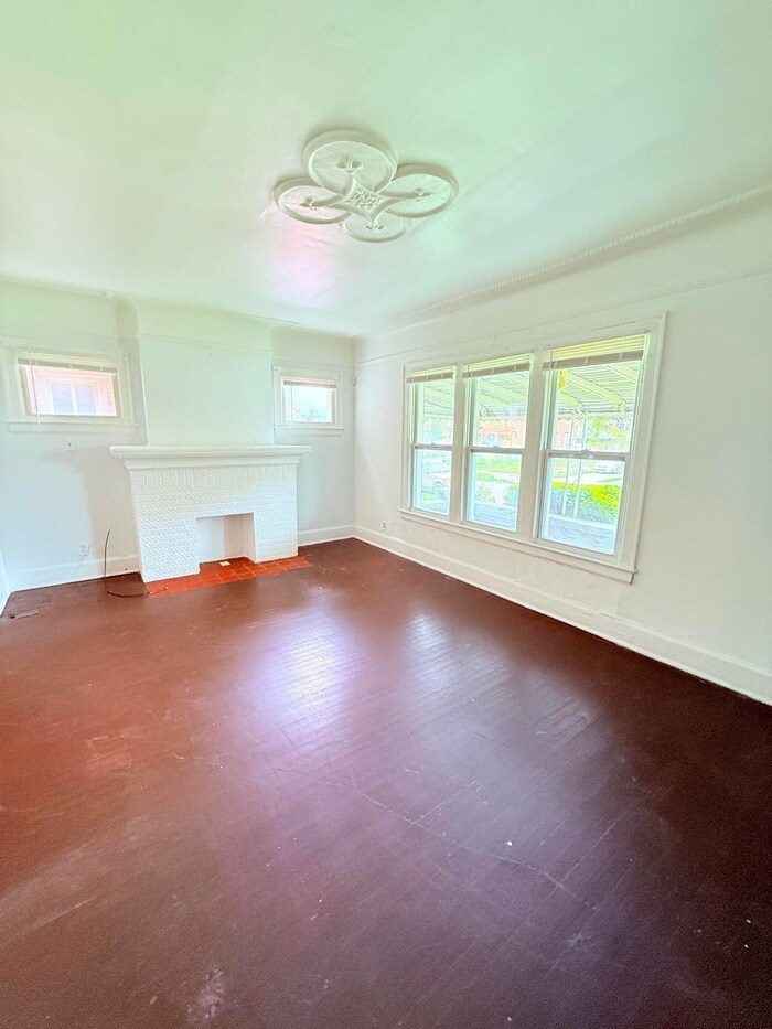 Building Photo - 12032 Santa Rosa Dr