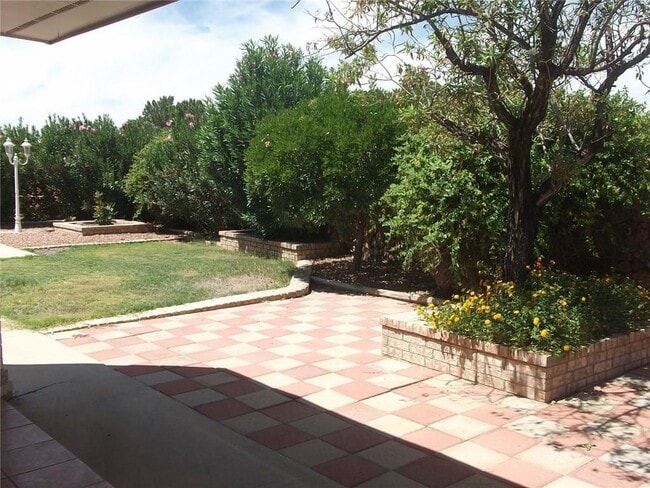 Building Photo - 7680 Dianjou Dr