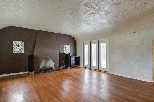 Building Photo - 2305 18th St