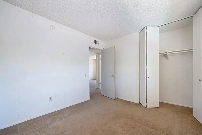 Building Photo - 2645-2649 S Whitney Blvd