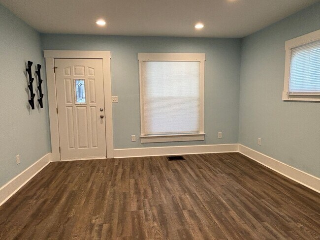 Building Photo - 2 Bed, 2.5 Bath – Second-Story Laundry & Walkable Park Location