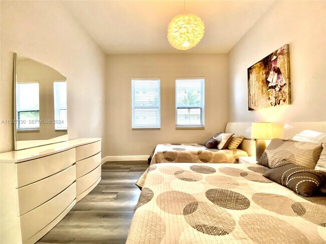 Building Photo - 2080 S Ocean Dr