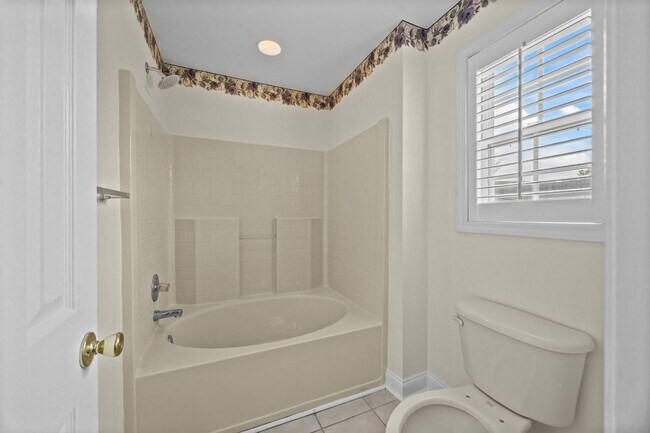 Building Photo - Highly desirable St Andrews subdiv. 3 bed,...
