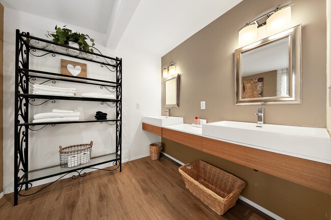 Building Photo - 261 Cordoba Way