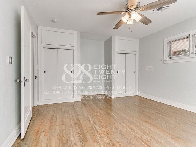 Building Photo - *AVAILABLE NOW!* 2 Bed/2 Bath Duplex Close to Campus Corner!
