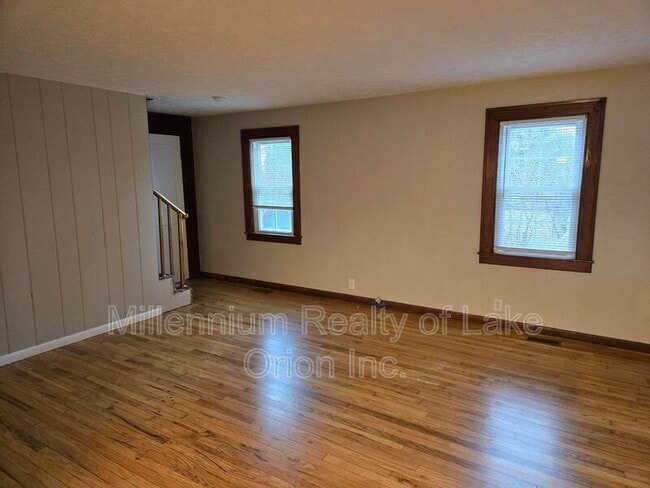 Building Photo - 30 E Beverly Ave