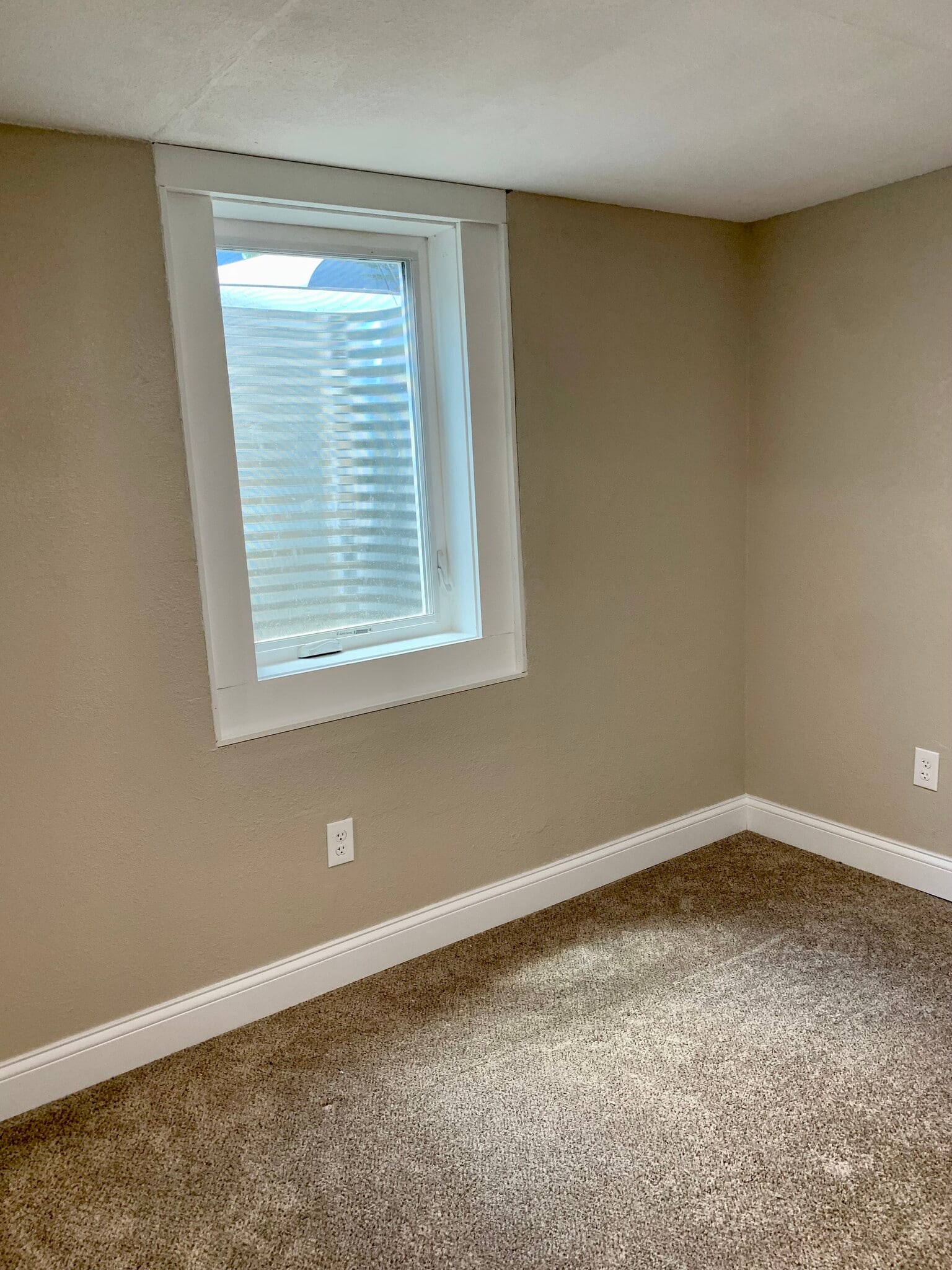 Primary room - 821 W 7th St