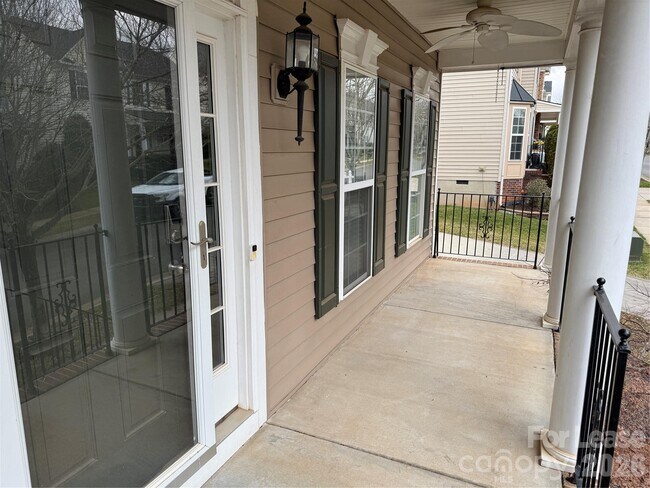 Building Photo - 15622 Troubadour Ln