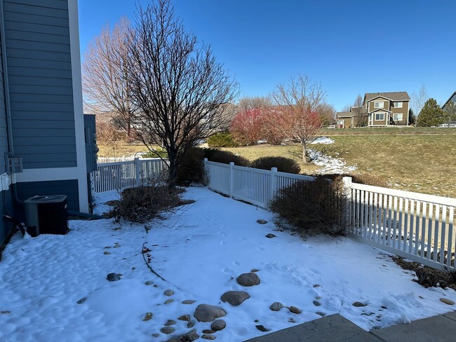 Building Photo - 2BD 2Bth near Centerra