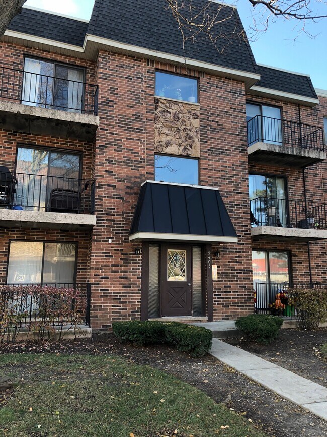 Primary Photo - 5405 Chateau Dr