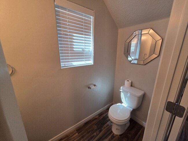 Building Photo - Spacious 4 Bedroom Home!