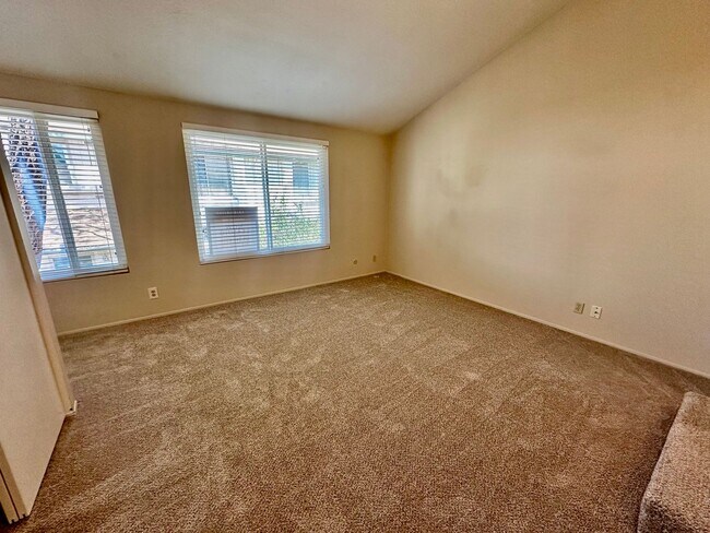 Building Photo - Spacious La Jolla 2BR/1.5BA Townhouse with Garage Parking