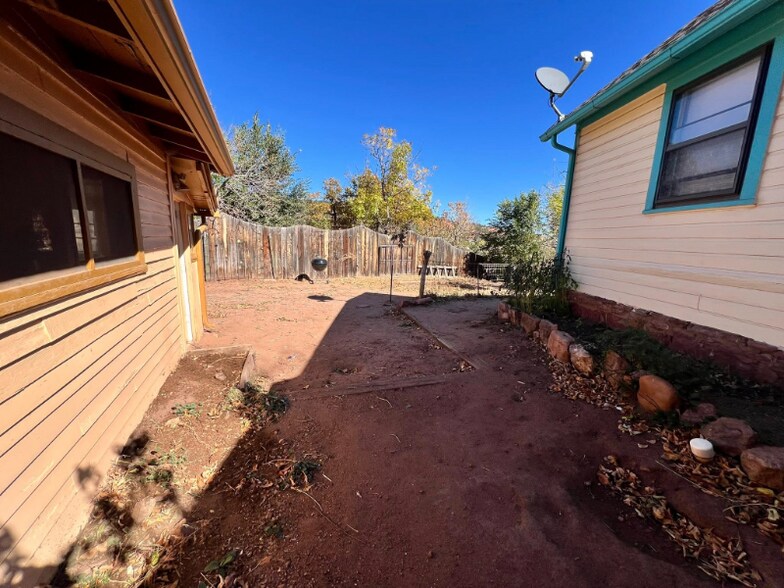 Building Photo - 9 1/2 Elk Path