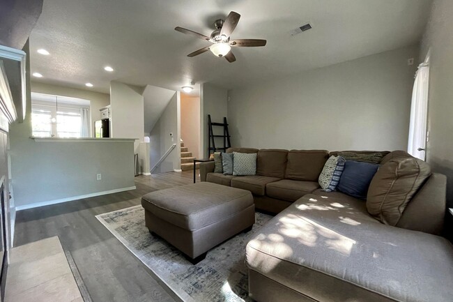 Building Photo - Stunning Forest Heights Home with Washer/D...
