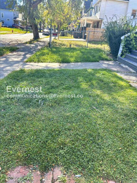 Building Photo - 2216 E 82nd St