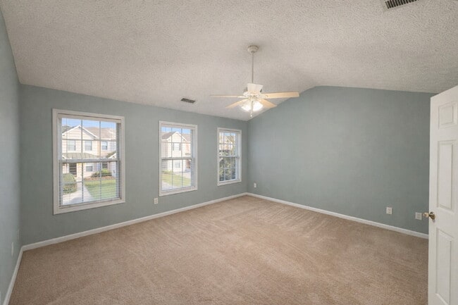 Building Photo - Charming 3bed Cumming Townhome with Walking Trail