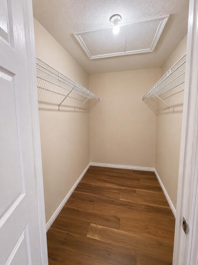 Building Photo - 1433 Captains Walk