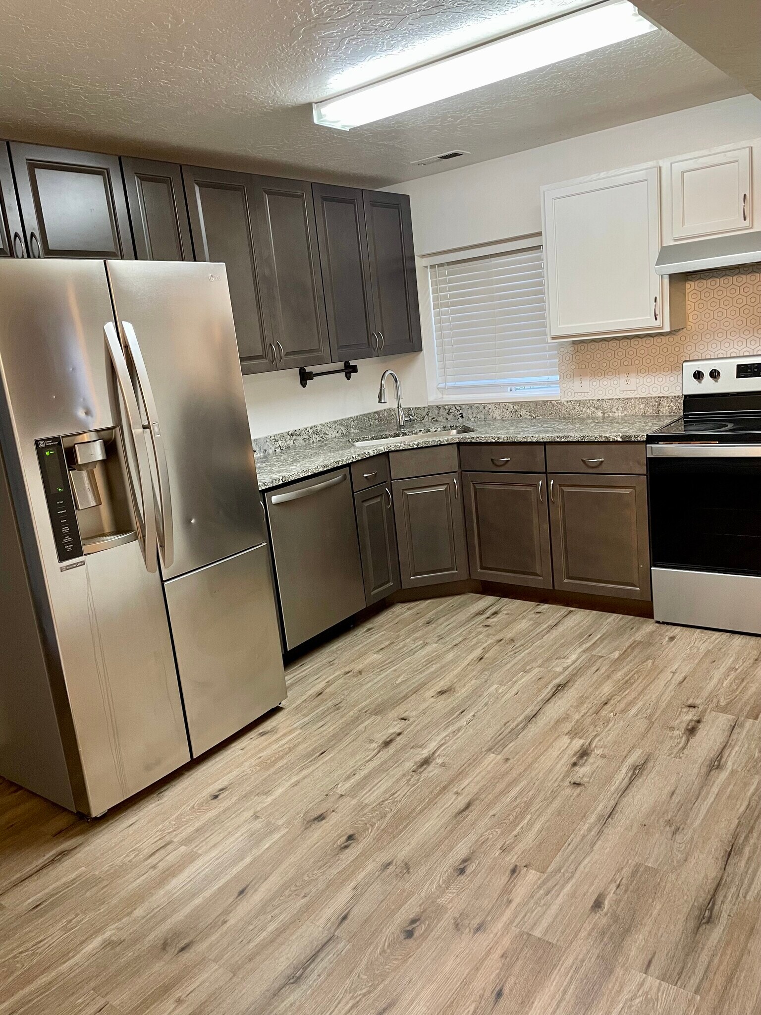 Building Photo - 2406 E 1170 S