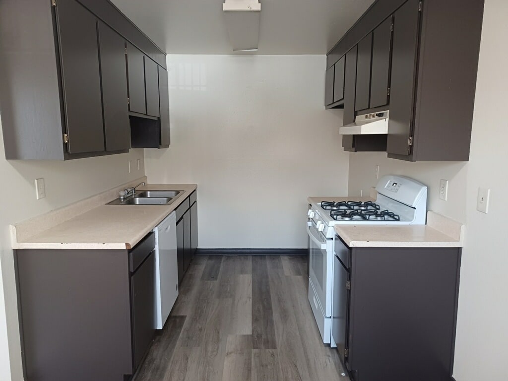 Kitchen - 27504 Violin Canyon Rd