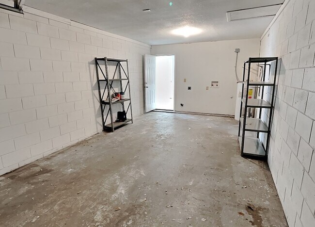 Building Photo - 3073 Willow Bend Blvd