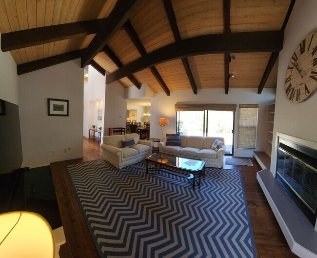 Building Photo - Furnished 3 bed 2.5 bath close to Poly.