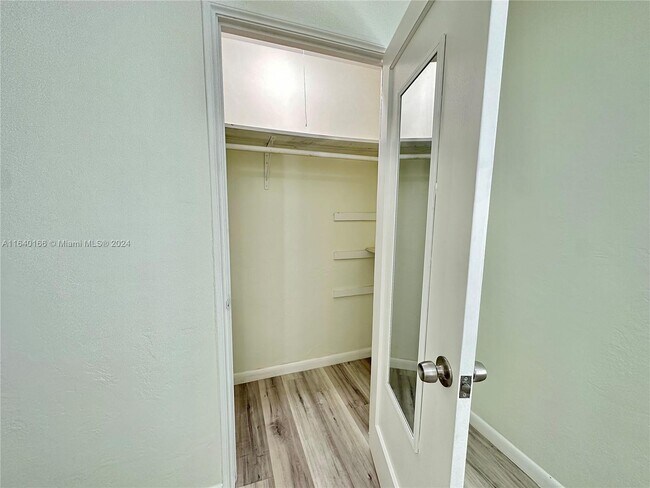 Building Photo - 1914 Dewey St