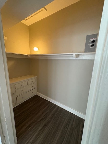 Building Photo - 1900 26th Ave