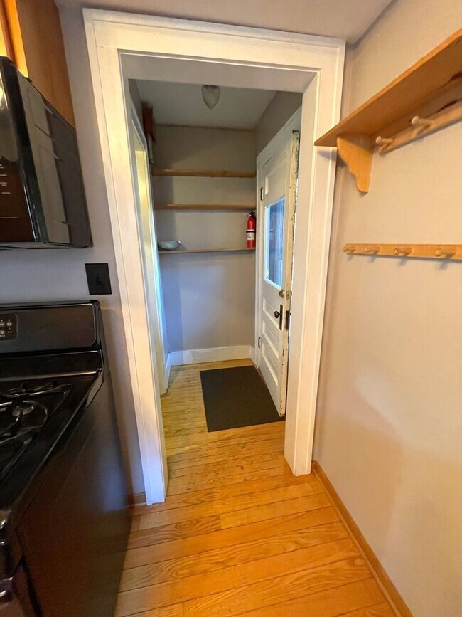 Building Photo - 1404 E Park Pl