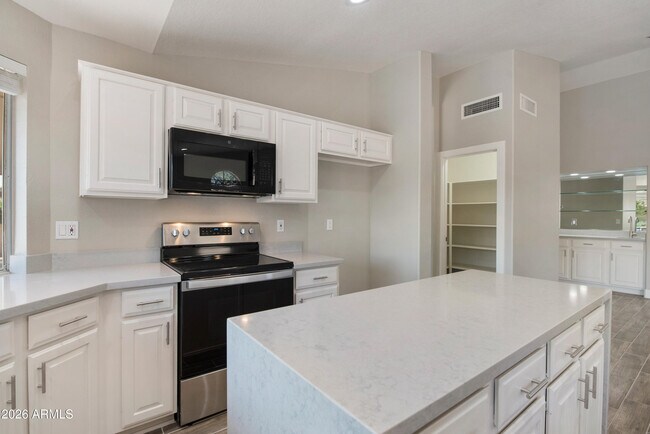 Building Photo - 9295 E Rockwood Dr
