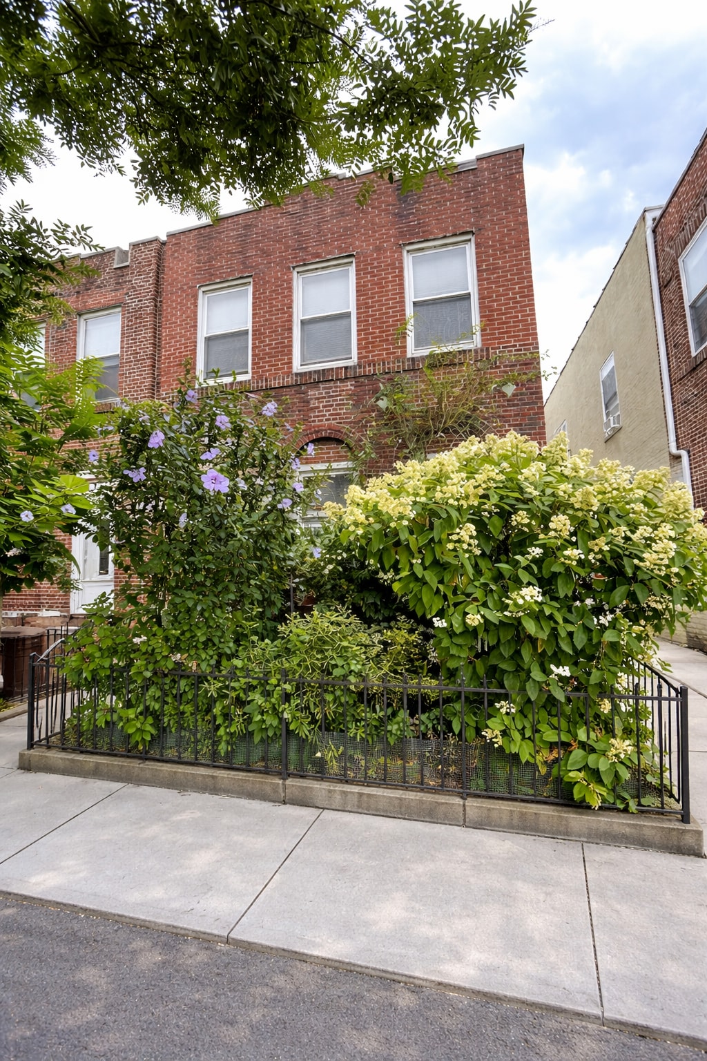 Building Photo - 2408 Beverley Rd