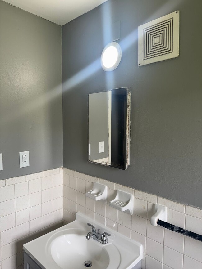 Building Photo - Imogene Apartments