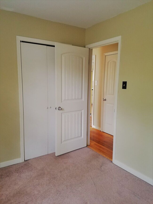 Building Photo - Spacious ranch home for rent