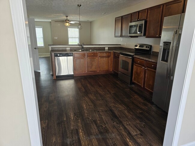 Building Photo - 102 Glen Cannon Dr