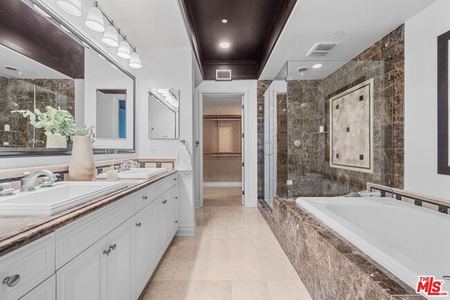 Building Photo - 6241 Crescent Park W