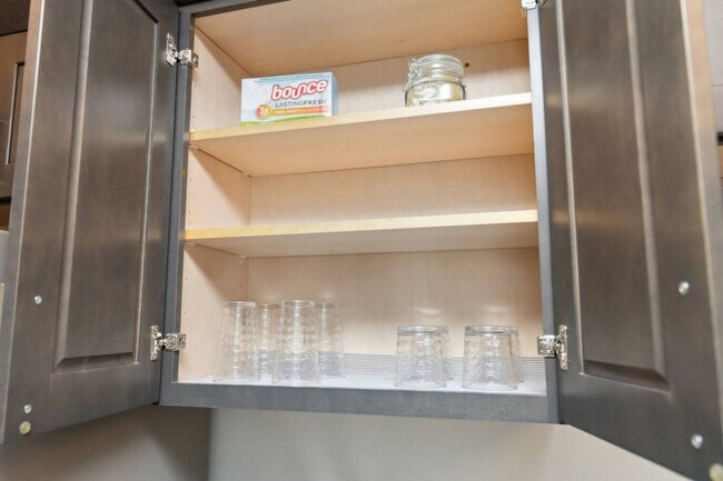 Building Photo - 457 E Kirby St