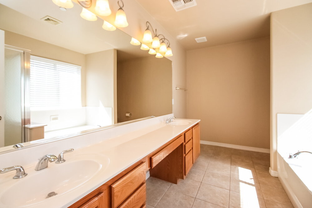 Building Photo - 617 Vuelta Buril