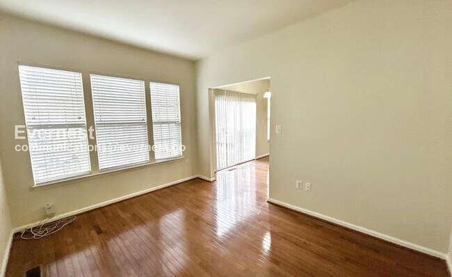 Building Photo - 115 Executive Cir