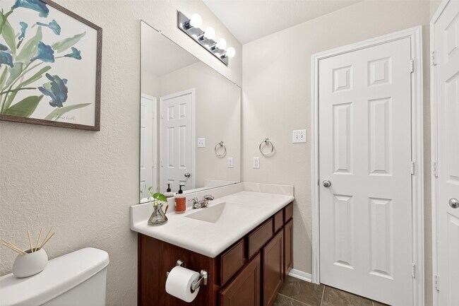 Building Photo - 6503 Wilshire Fern