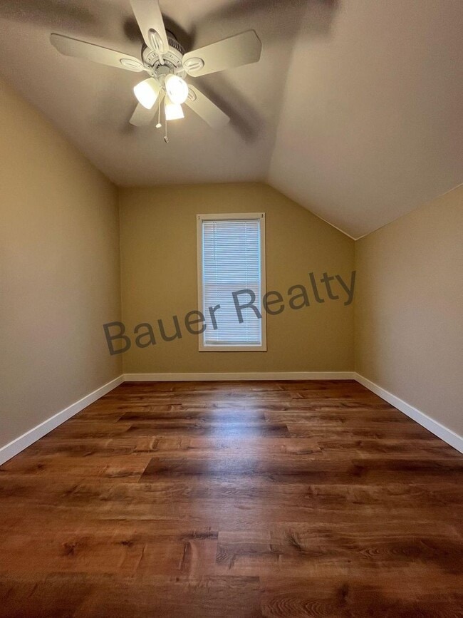 Building Photo - Beautiful 4 Bedroom on Ashland's South Side