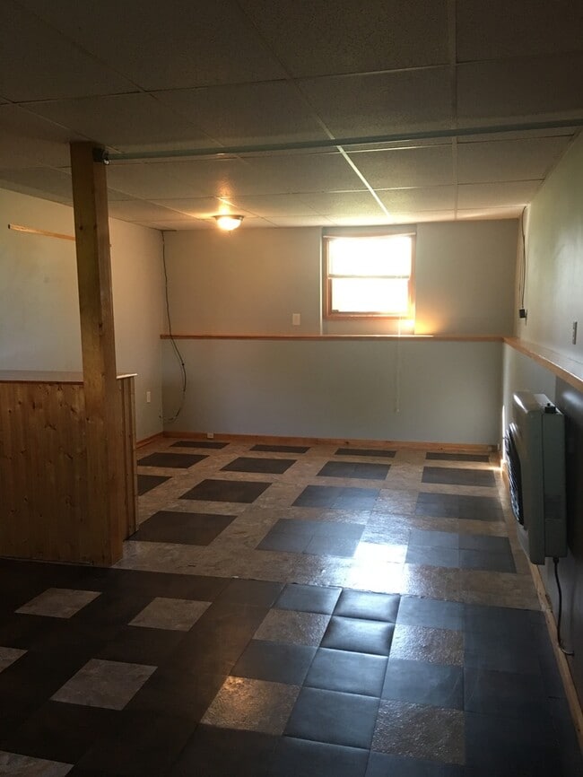 Building Photo - Beautiful secluded 4 bedroom 2.5 bath home with 2 stall detached garage and descent sized yard