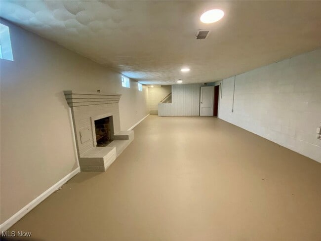 Building Photo - 456 Sunset View Dr