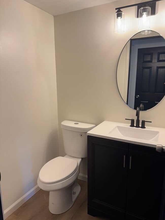 Building Photo - 4 Bedroom, 2.5 Bathroom Single Family Home...
