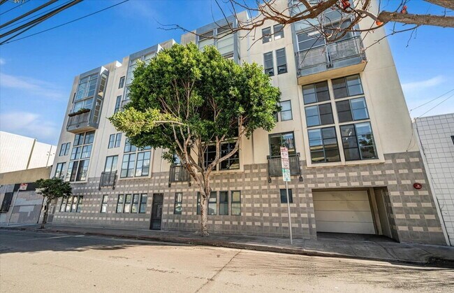 Building Photo - Upscale Living at Its Finest