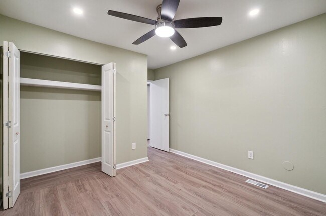 Building Photo - 3333 Comly Rd