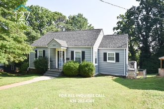 Building Photo - Spacious 4-Bedroom Residence in a Prime Location!